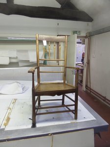 Otočené křeslo od Philip Clissett