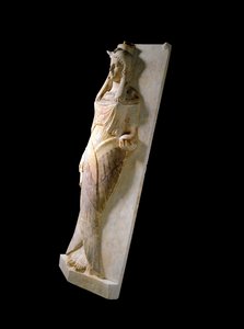 Fénická civilizace: sarkofágový kryt v mramoru vytesaný ztvárněním ženy (ležící). 4.-3. století před naším letopočtem. Cartagena, muzeum Španělsko od Phoenician