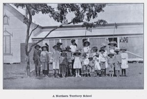 Škola Severního teritoria (černobílá fotografie) od Photographer Australian