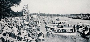 „Henley on the Yarra“, Melbourne, Victoria, kolem roku 1904, z „Under the Southern Cross - Glimpses of Australia“, vydané Ministerstvem zahraničních věcí, Melbourne od Photographer Australian