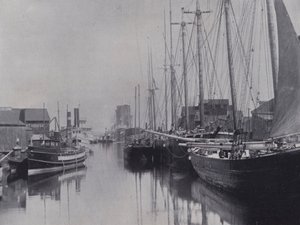 Kanada: Owen Sound Harbor (černobílá fotografie)