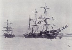 Kanada: Utěsnění parníků v ledu (černobílá fotografie)