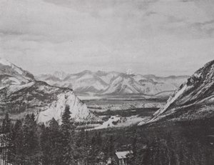 The Bow Valley, v kanadském národním parku; Kanadská tichomořská železnice (černobílá fotografie)