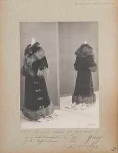 Stránka alba: House of Worth, Coat (Redingote) od Photographer French
