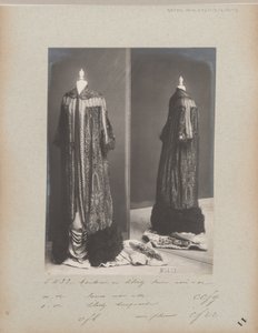 Stránka alba: House of Worth, Evening Coat od Photographer French