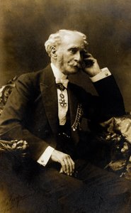 Portrét Francoise Stephena Emile Liegearda (1830-1925), francouzského spisovatele, básníka a politika - Fotografie, Coll. Baussy od Photographer French