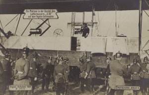 Námořník v gondole Zeppelin LZ III na střelnici Tegel v Berlíně od Photographer German