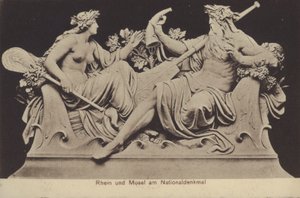 Alegorické postavy představující Rýn a Moselu na Nationaldenkmal, památník připomínající sjednocení Německa, Rudesheim am Rhein, Hesensko (č/b foto) od Photographer German