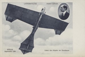 Let francouzského letce Huberta Lathama nad Berlínem, září 1909 (černobílá fotografie) od Photographer German
