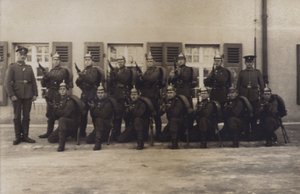 Skupina vojáků pěchoty německé armády (čb foto) od Photographer German