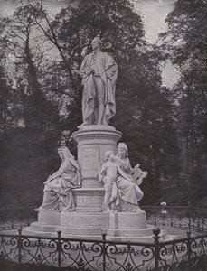V Tiergarten, Goethův pomník (černobílá fotografie) od Photographer German