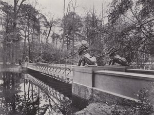 V Tiergarten, Lowenbrucke (černobílá fotografie) od Photographer German