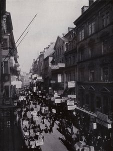 Lipsko: Petersstrasse během veletrhu (č/b foto) od Photographer German