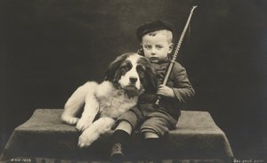 Malý chlapec se psem (černobílá fotografie) od Photographer German