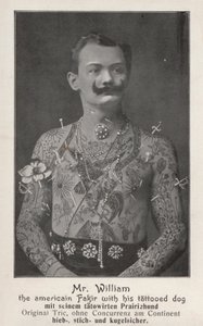 Pan William, americký fakír se svým tetovaným psem (černobílá fotografie) od Photographer German