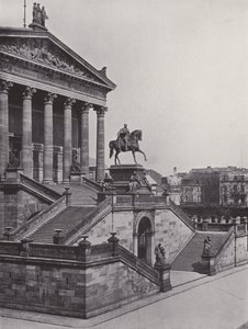 Národní galerie a památník Friedrich Wilhelm IV (č/b foto) od Photographer German