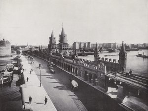 Oberbaumský most s vyvýšenou železnicí (č/b foto) od Photographer German