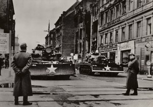 Zvláště vážné provokace byly zahájeny mezi 24. a 28. říjnem 1961, kdy těžce ozbrojení američtí vojáci podporovaní tanky opakovaně narušovali státní hranici Německé demokratické republiky (čb foto) od Photographer German
