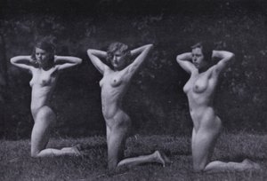 Krásné tělo, tělesná kultura pro ženy (černobílá fotografie) od Photographer German