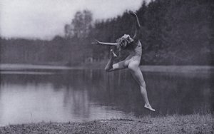 Krásné tělo, tělesná kultura pro ženy (čb fotografie) od Photographer German