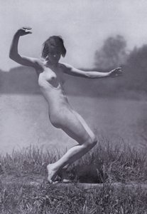Krásné tělo, tělesná kultura pro ženy (černobílá fotografie) od Photographer German