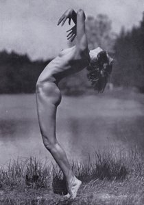 Krásné tělo, tělesná kultura pro ženy (černobílá fotografie) od Photographer German