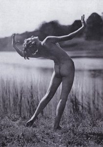 Krásné tělo, tělesná kultura pro ženy (černobílá fotografie) od Photographer German