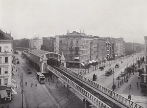 Wiener Strasse s nadzemním nádražím (černobílá fotografie) od Photographer German