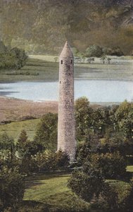 Irsko: Ancient Round Tower, Glendalough, County Wicklow (barevná fotografie) od Photographer Irish