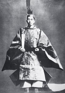 Hirohito, japonský císař při jeho intronizaci