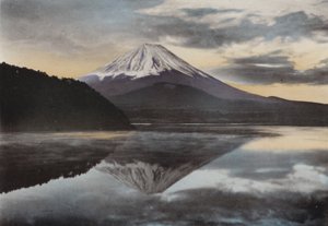 Japonsko, kolem roku 1912: Mount Fuji z jezera Shoji (foto) od Photographer Japanese
