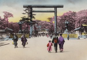 Japonsko, kolem roku 1912: Obrovská bronzová Torii pro Shokonsha neboli svatyně vzývající duchy pro mrtvé vojáky v národních problémech, Tokio (foto) od Photographer Japanese