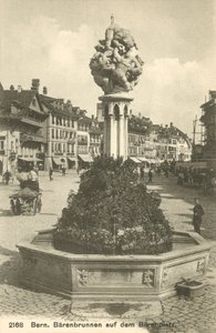 Bern, Švýcarsko, Barenbrunnen Auf Dem Barenplatz (čb fotografie) od Photographer Swiss