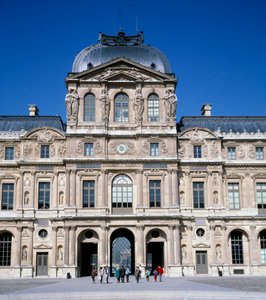 Architektura: pohled na náměstí nádvoří u Louvru. Realizoval Pierre Lescot (1515-1578)