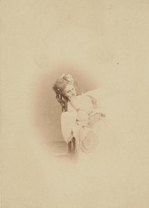 [Vignetované sezení v šatech Ritrosetta], 1861-67. od Pierre Louis Pierson