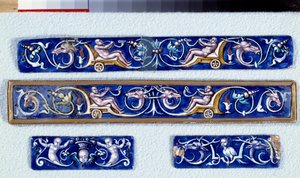 Groteskní oplachovací talíře. Smaltovaná malba realizovaná v dílnách Pierra Reymonda (1513-1584) Enouen, Musee national de la Renaissance