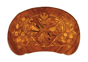 Stůl Ludvíka XV. a ecrire, cca 1750 (tulipánové dřevo a intarzie) (viz také 463005)
