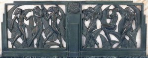 Vlys zobrazující tři klasické tanečnice a tři hudebníky, cca 1910-1935 (patinovaný bronz, pruhovaný bílý mramor, zelený mramorový podstavec) od Pierre le Faguays