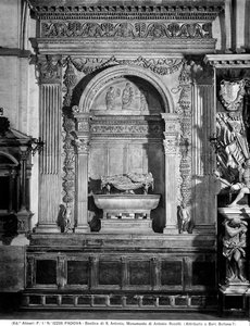 Památník Antonia Roselliho (mramor) od Pietro Lombardo