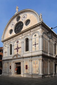 Pohled na kostel Santa Maria dei Miracoli v Benátkách (Venezia) v roce 2007 od Pietra Lombarda a jeho synů. od Pietro Tullio and Antonio I Lombardo