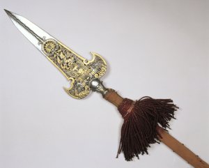 Kopí stráže francouzského krále Ludvíka XIV. (1638-1715) (ocel a zlato zasazené do dřeva)