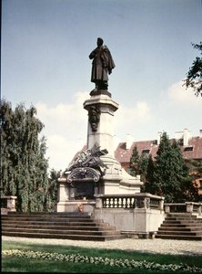 Socha Adama Mickiewicze (1798-1855) postavená v roce 1898 od Polish School