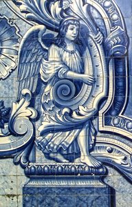 Dekorativní panel zobrazující anděla, Lamego, Portugalsko. 1738 (keramické dlaždice) od Portuguese School
