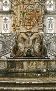 Mýtické atlanty na úpatí obelisku, Lamego, Portugalsko. 1738 (žula) od Portuguese School