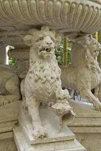 Mýtický rohatý lev Atlantes na úpatí fontány, Quinta da Regalia;Sintra;Portugalsko kolem roku 1915 (kámen) od Portuguese School