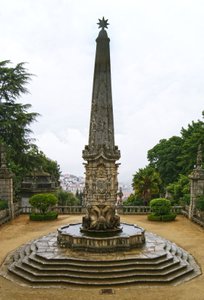 Svatyně Nossa Senhora dos Remedios obelisk, Lamego, Portugalsko. 1738 (žula) od Portuguese School