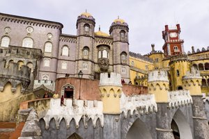 Pohled na Národní palác od Portuguese School