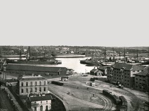The Docks, Southampton, 1895. od Poulton and Co