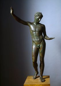 Řecké umění: „“mladý muž z Marathonu”” (eféb) socha Hermova dospívajícího nebo mladého atleta - Bronzová socha od Praxitele (4. století př. nl), 330 př. n. l. Rozm. 130 cm - Athény, Národní archeologické muzeum - Marathon Boy nebo Ephebe of Marathon - Bron