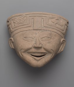 Hlava smějícího se muže, Totonac (keramika) od Pre Columbian
